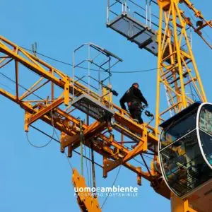 Corso di formazione per lavoratori addetti alla conduzione di gru a torre a rotazione in basso e in alto