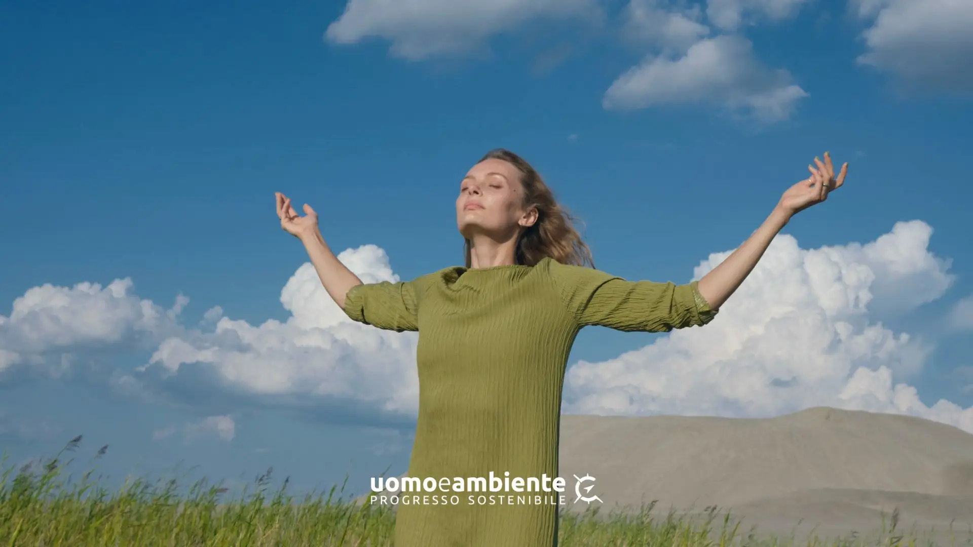 Donna che respira all’aria aperta per la Good News sul miglioramento della qualità dell’aria in Europa